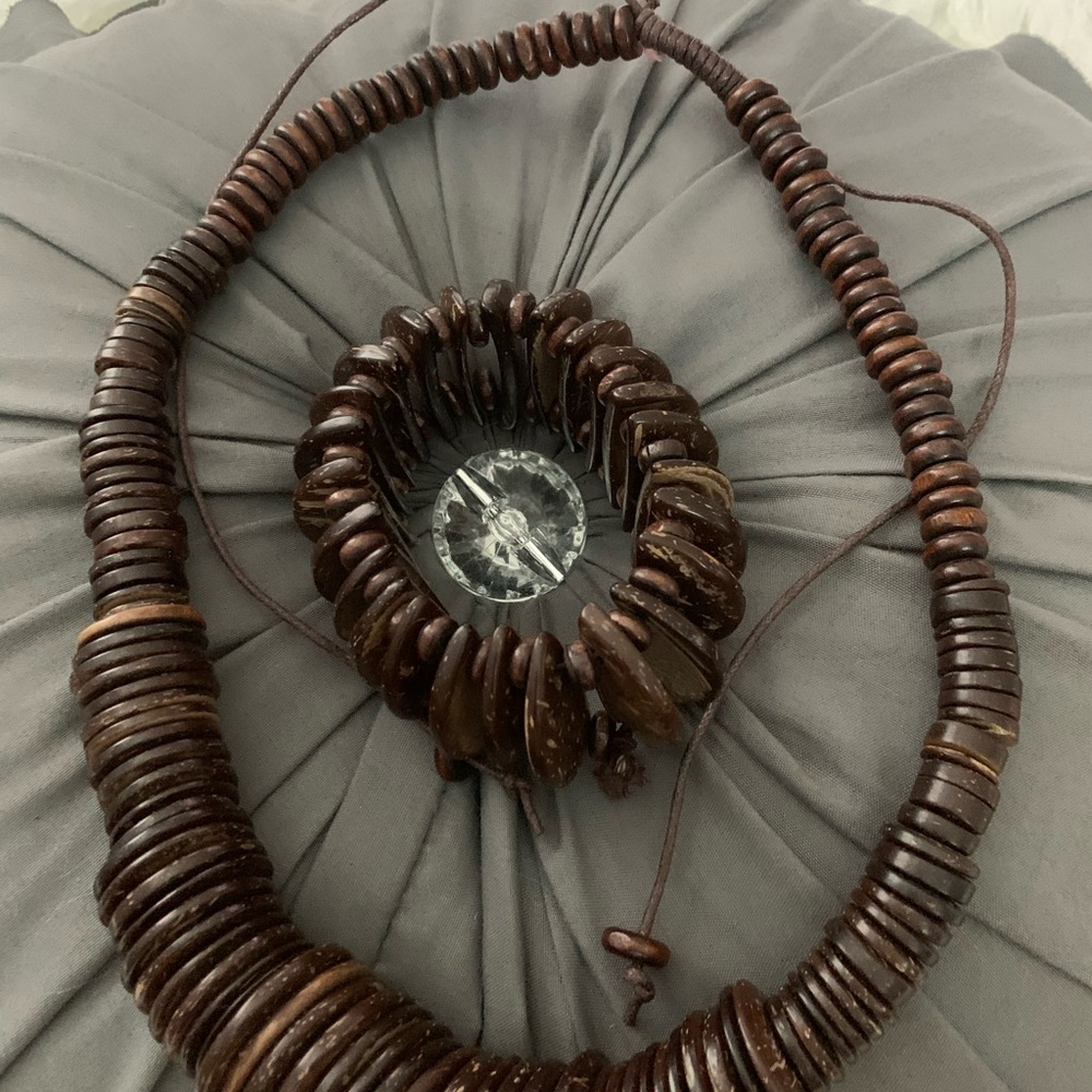 Wooden round docs necklace and bracelet set